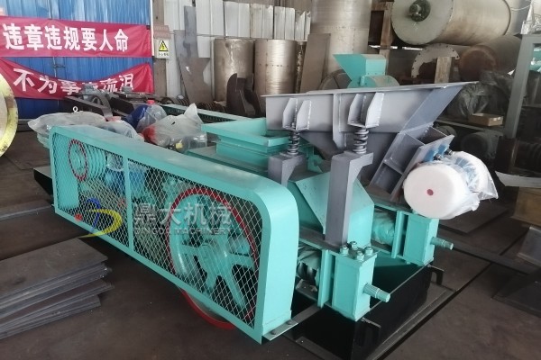 石膏雙齒輥破碎機(jī)試機(jī)現(xiàn)場(chǎng)